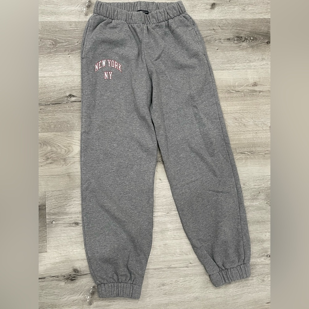 Brandy Melville Rosa Sweatpants New York NWOT